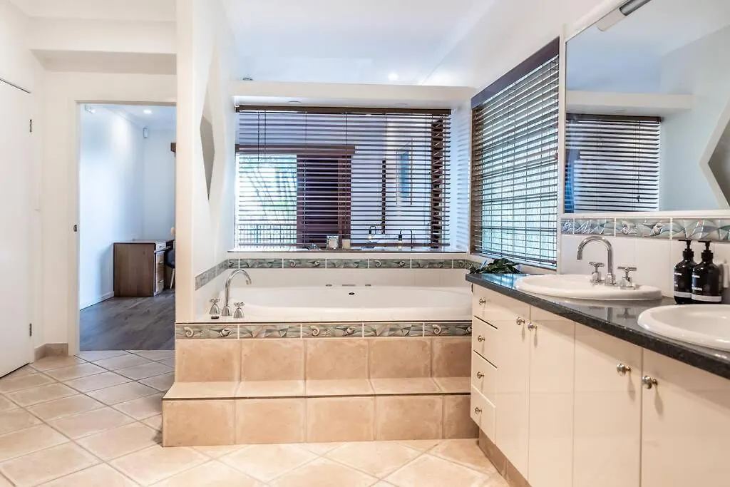 بيت للعطل The Seahorse ~ Family & Pooch Friendly Home نوسافيل